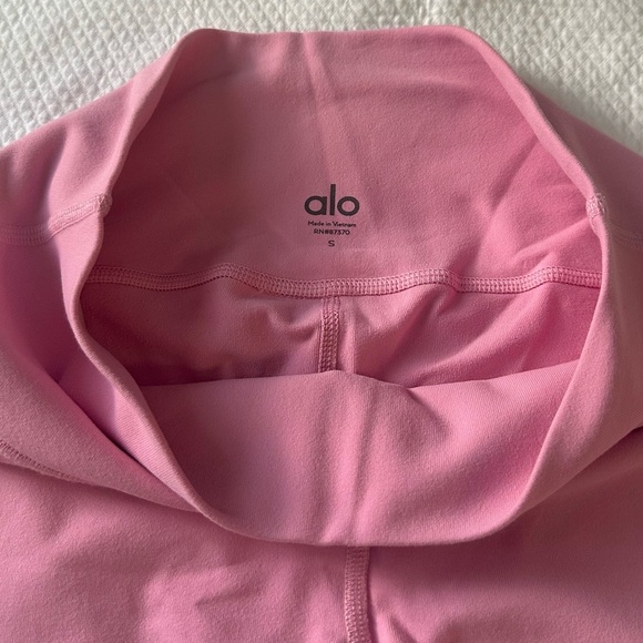 Alo Yoga Airbrush High-Waist Biker Short 7” - Pink (Persian Pink) SMALL - Picture 4 of 6